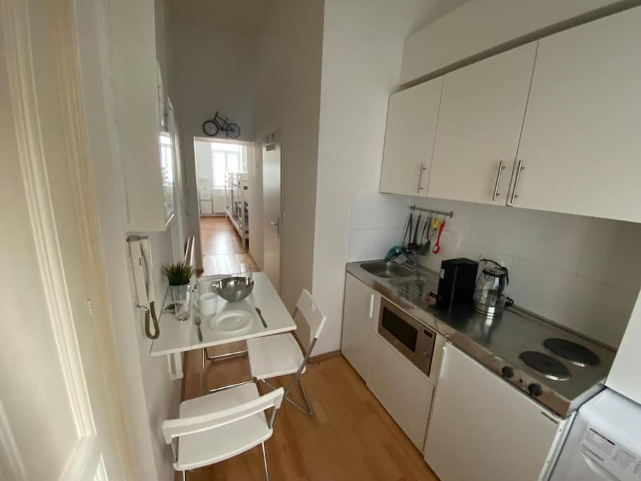 Cozy Appartm With + Airport/City Center Connection Apartment Wien Ngoại thất bức ảnh